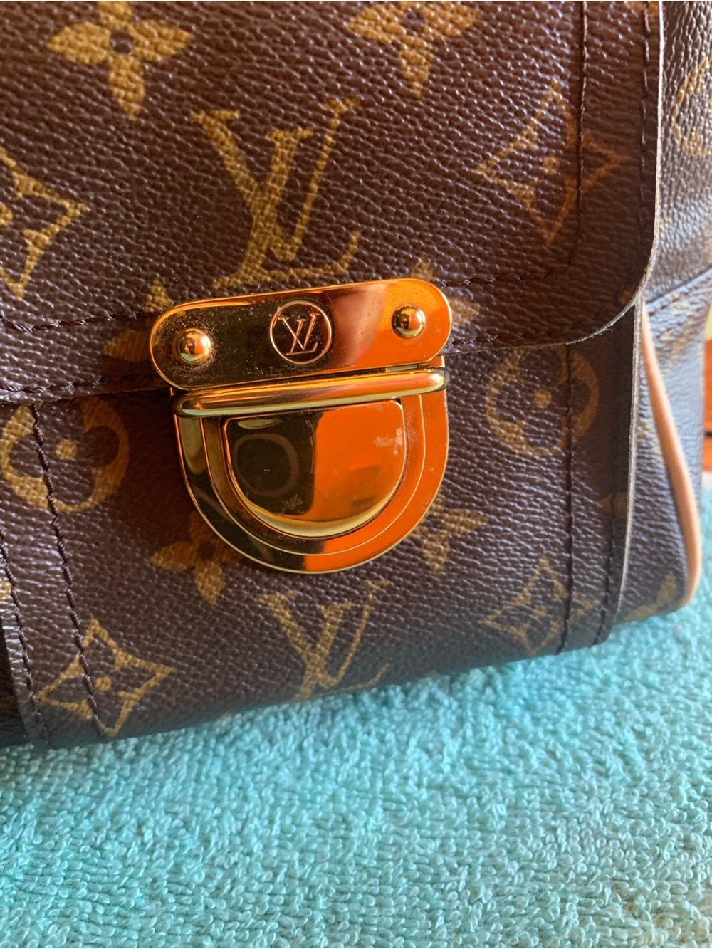 Louis Vuitton Monogram Canvas Manhattan 2005 PM Handbag - Picture 8 of 15